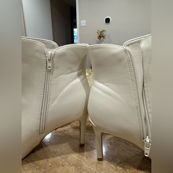 NWT - NINE WEST ivory/cream heeled booties - 3 inch heel - Picture 4 of 4